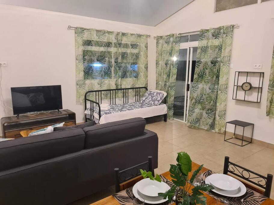 Taharu'U Guest House By The Beach Papara Exteriör bild